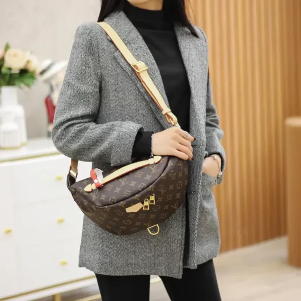 Classic Women Waist Bag Size: 37x14x13cm