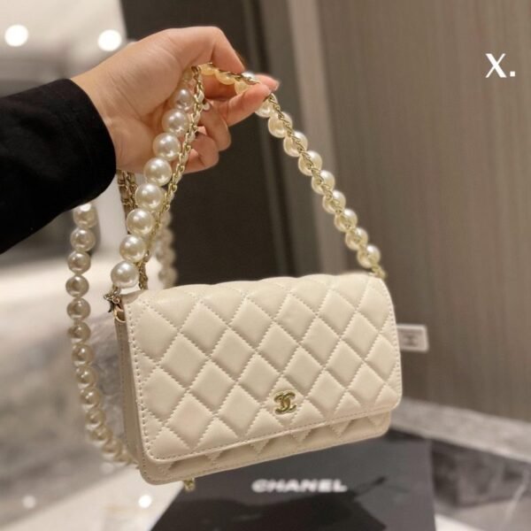 Pearl Chain Crossbody Bag Size: 20x13cm