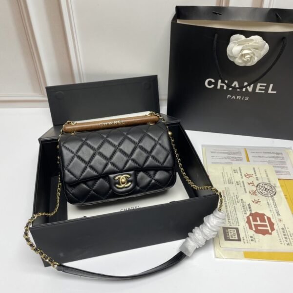 Wooden Handle Handbag Size: 21x14cm