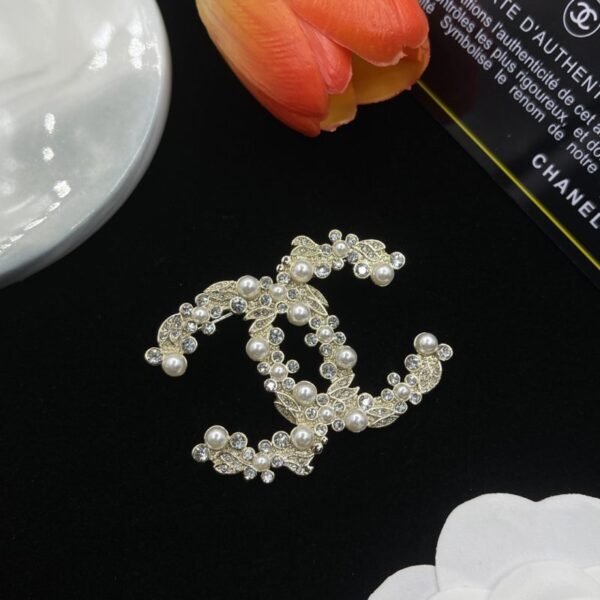 Retro Pearl Diamond Brooch