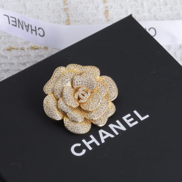 Chic Rose Diamond Brooch