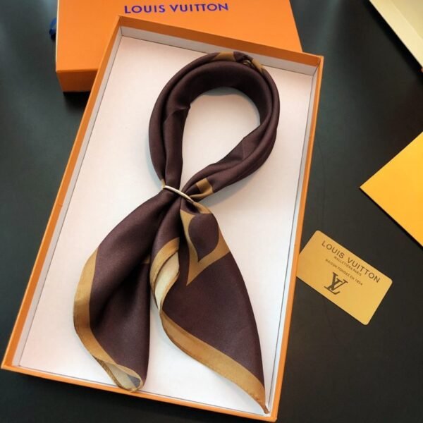 Summer Fashion True Silk Scarf Size: 70x70cm