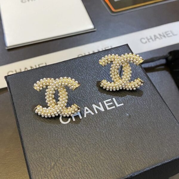 Temperament Pearl Stud Earrings