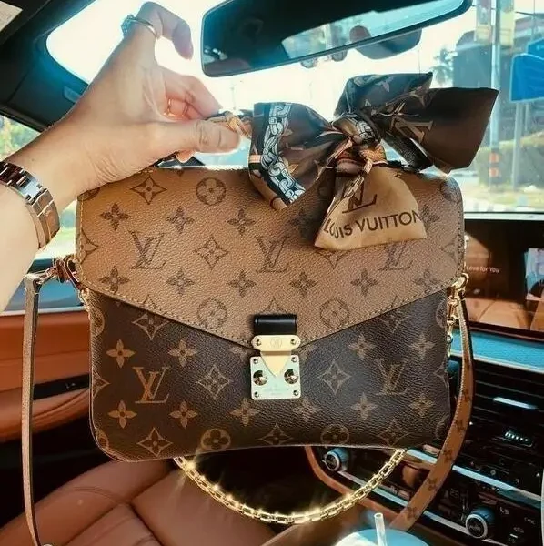 Women Blocked Postman Bag Size: 25x19x7cm
