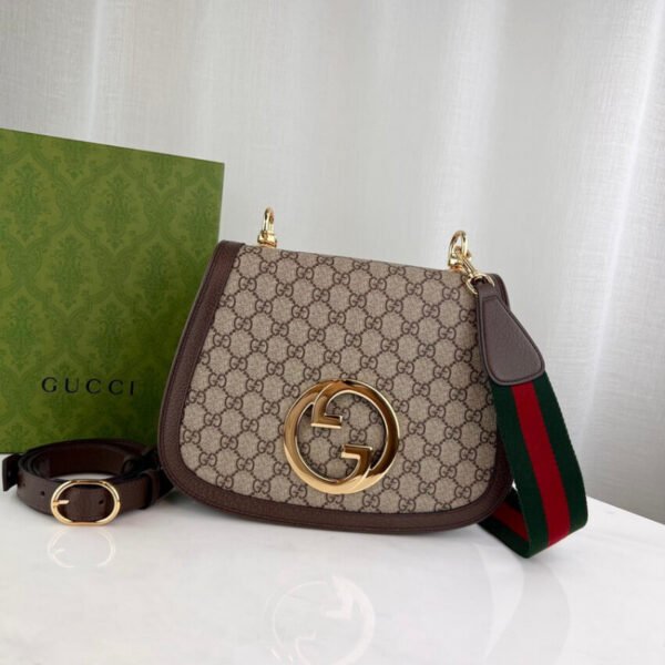 Round Interlocking Shoulder Bag Size: 29x22x7cm