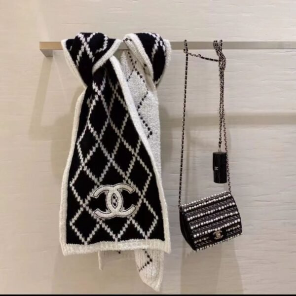 100% Wool Rhombus Scarf Size: 50x170cm