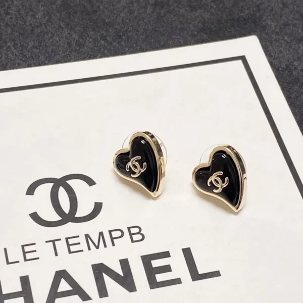 Classical Mini Heart Earrings
