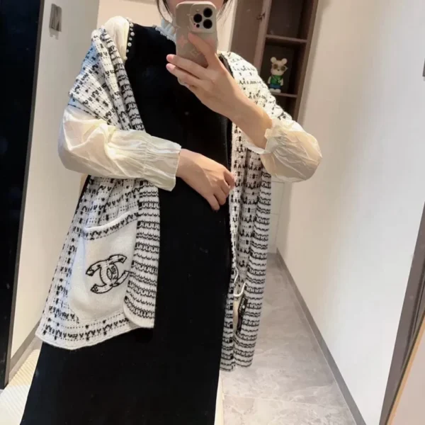 100% Cashmere Embroidered Design Scarf Size: 30x180cm
