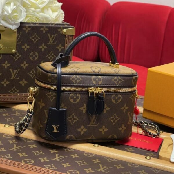 Retro Chain Makeup Bag Size: 19x13x11cm