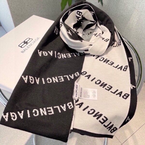 100% Cashmere Knitted Scarf Size: 32x180cm