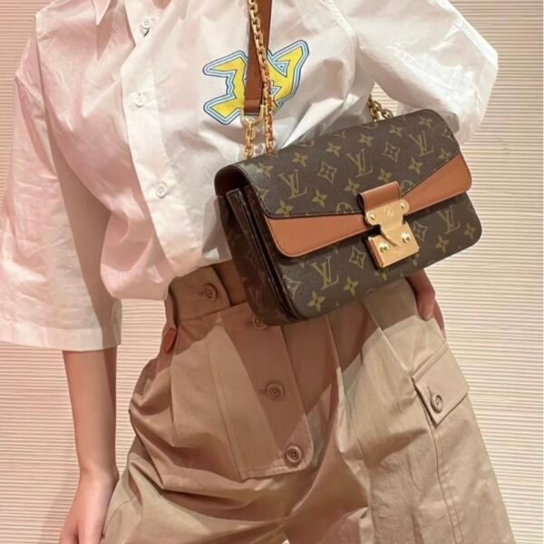 Retro Chain Cross Bag Size: 25×5×14.5cm