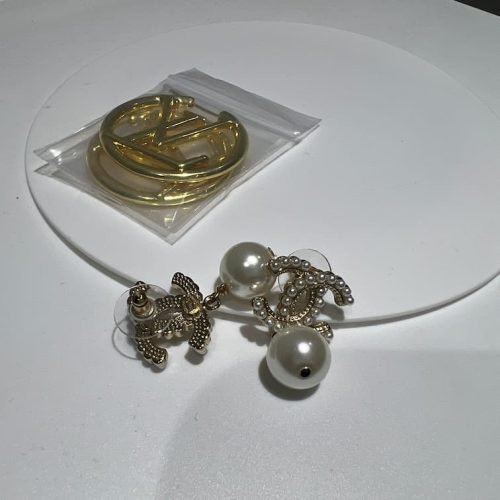 Classic Pearl Earrings photo review