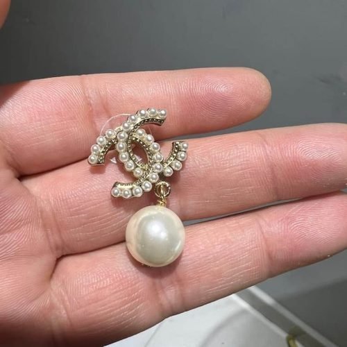 Classic Pearl Earrings photo review