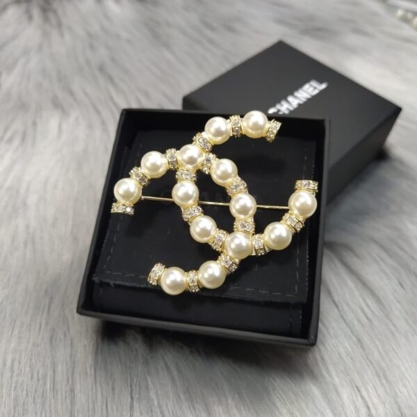 White Pearl Flower Brooch