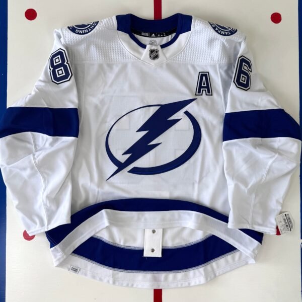 tampa-bay-lightning-nikita-kucherov-2021-2024-nhl-hockey-jersey-56-xxl