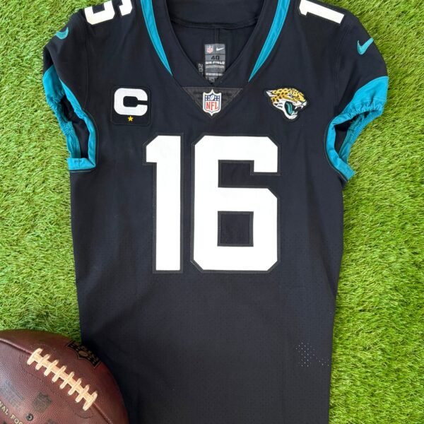 jacksonville-jaguars-trevor-lawrence-2021-nfl-football-jersey-40-medium