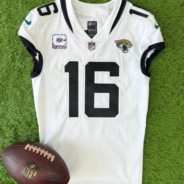 jacksonville-jaguars-trevor-lawrence-2022-crucial-catch-nfl-football-jersey-40-medium